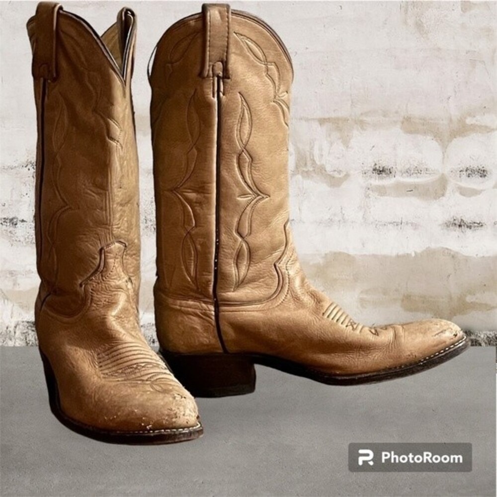 Dan Post embroidered leather western boots. Men’s size 8.5D, Women’s 10D.